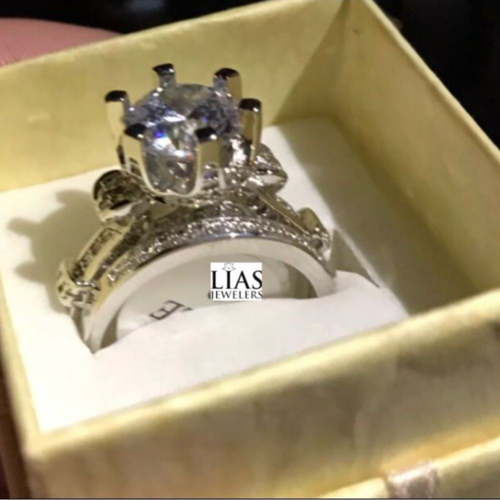 New 18k white gold wedding ring set